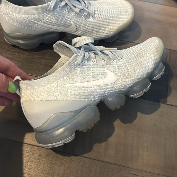 Nike Air VaporMax Platinum - Picture 2 of 4